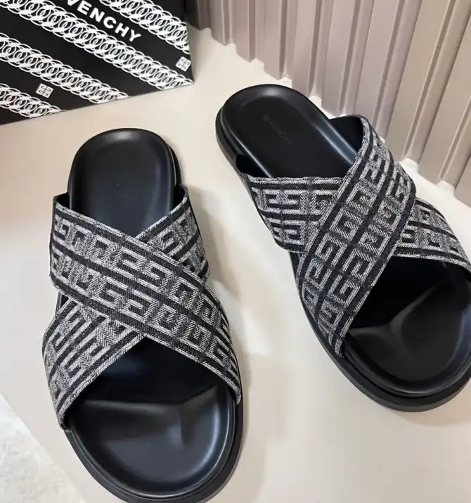 hype Givenchy Slippers