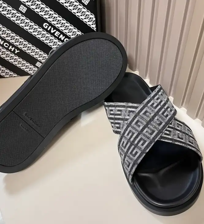 hype Givenchy Slippers