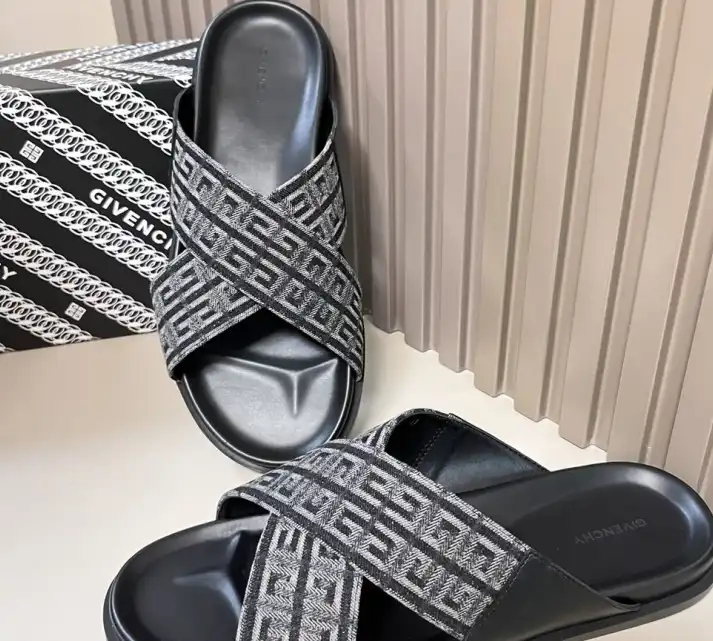 hype Givenchy Slippers