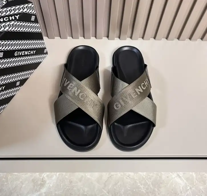 hype Givenchy Slippers