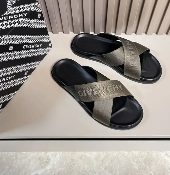 hype Givenchy Slippers