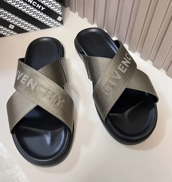 hype Givenchy Slippers