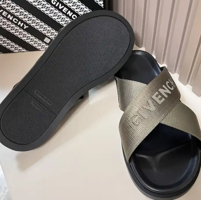 hype Givenchy Slippers