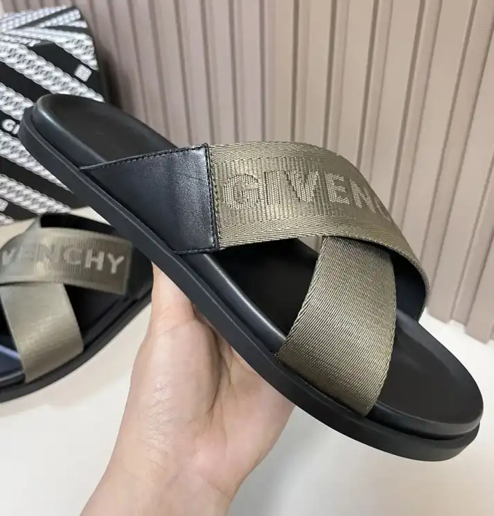 hype Givenchy Slippers