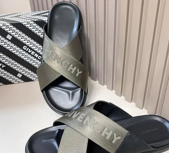 hype Givenchy Slippers