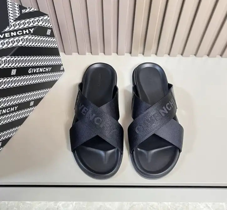 hype Givenchy Slippers