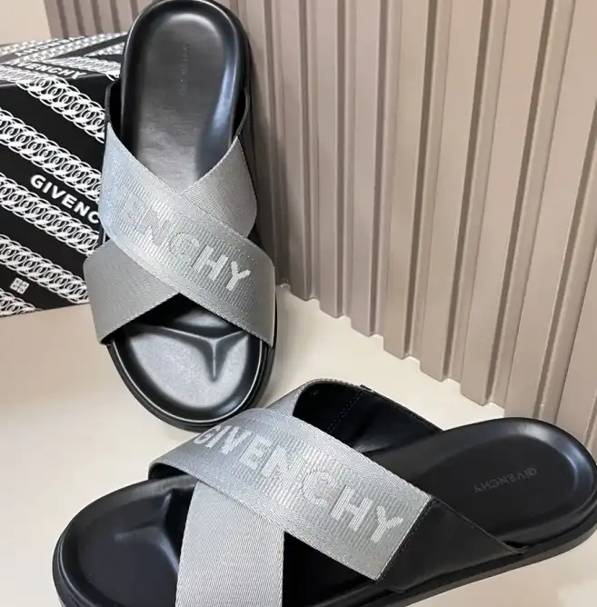 hype Givenchy Slippers