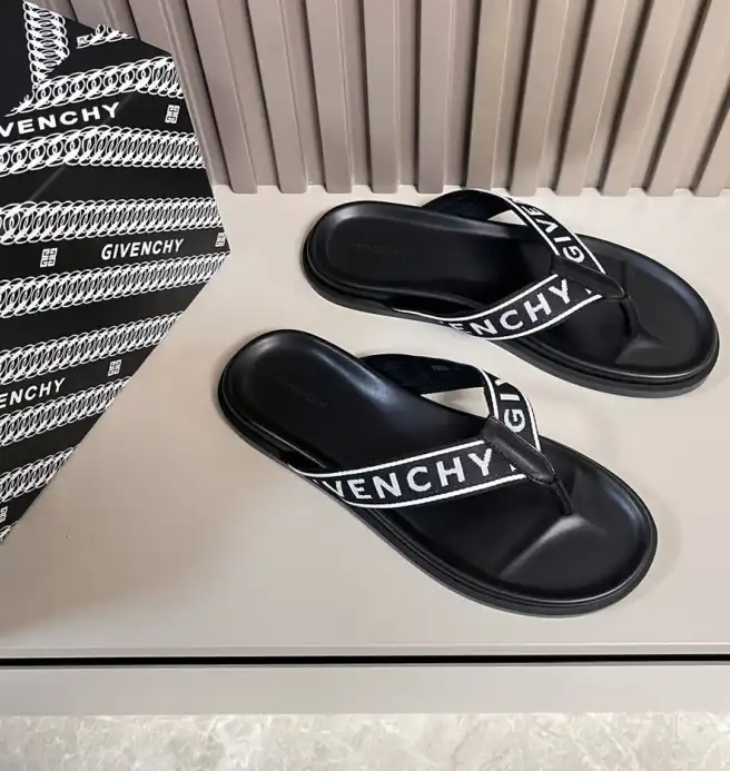 hype Givenchy Slippers