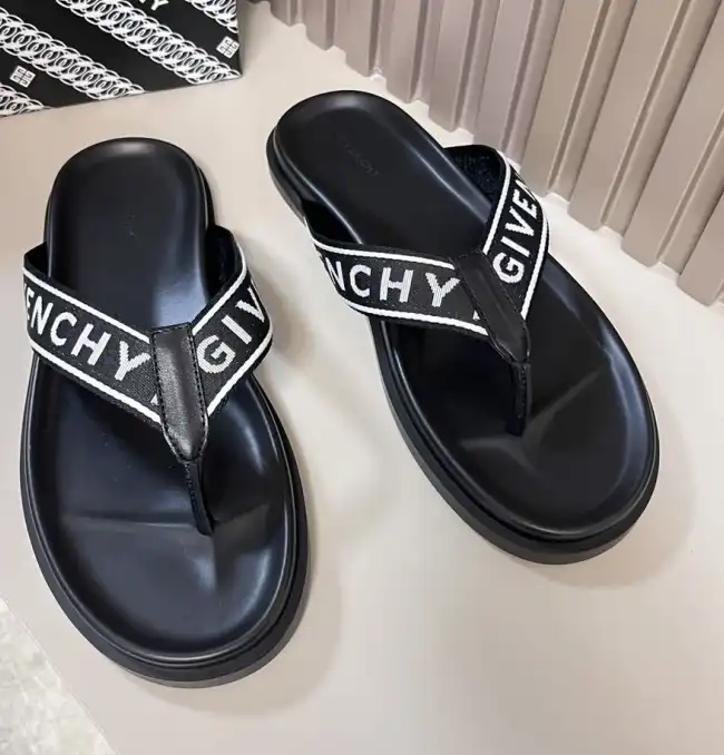 hype Givenchy Slippers