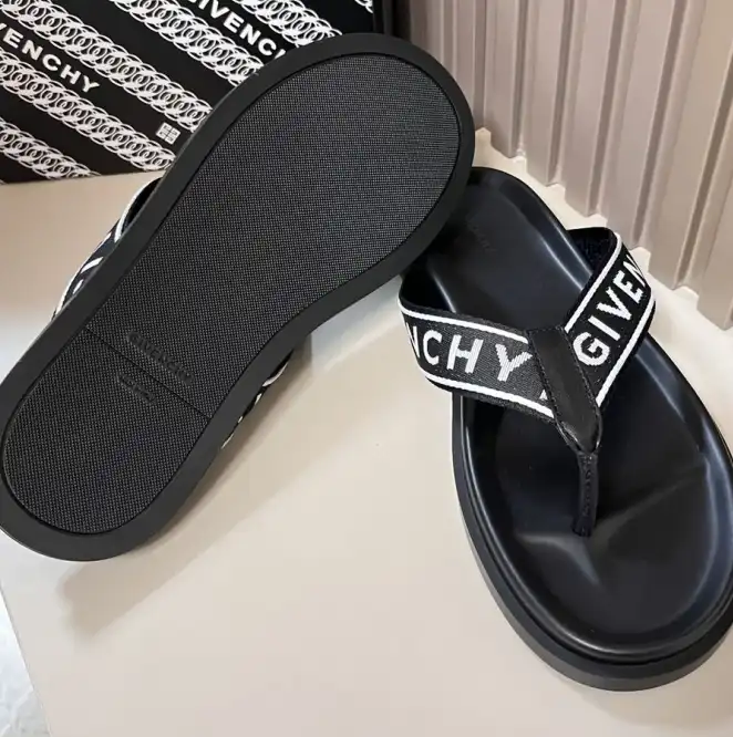 hype Givenchy Slippers