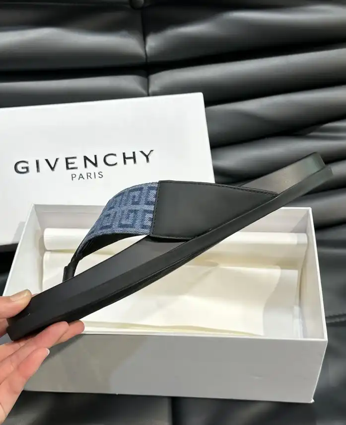 hype Givenchy Slippers