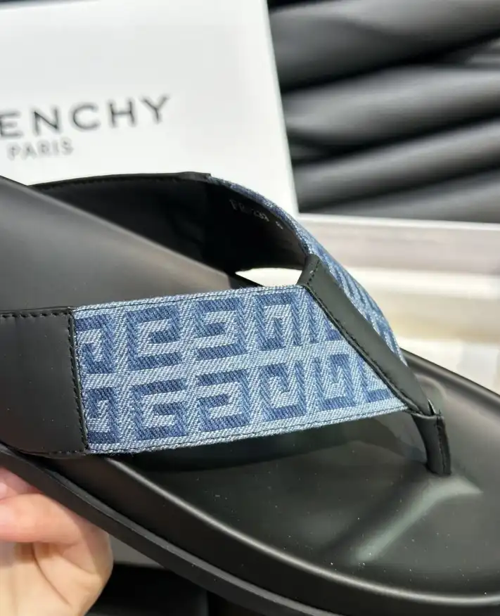 hype Givenchy Slippers