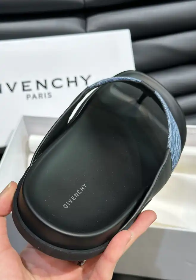 hype Givenchy Slippers