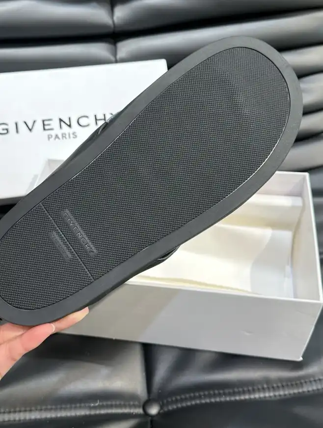 hype Givenchy Slippers