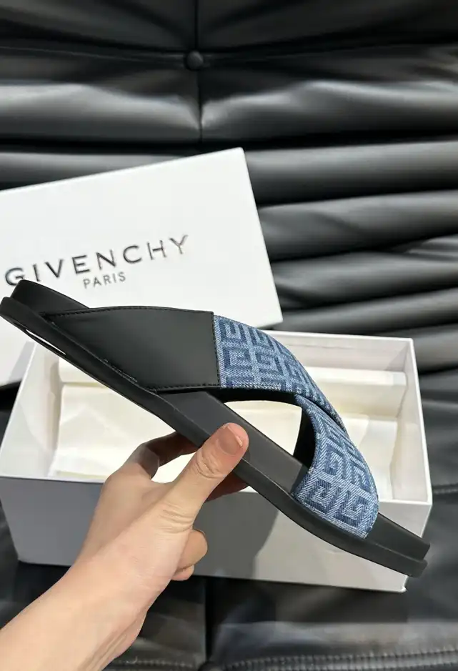 hype Givenchy Slippers