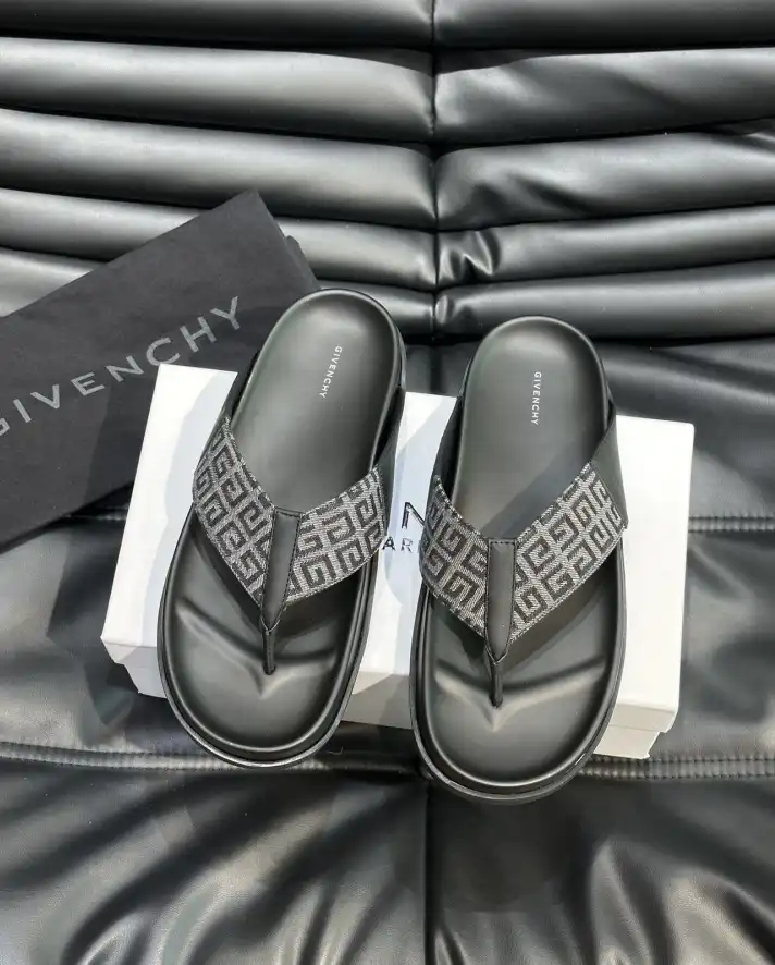 hype Givenchy Slippers