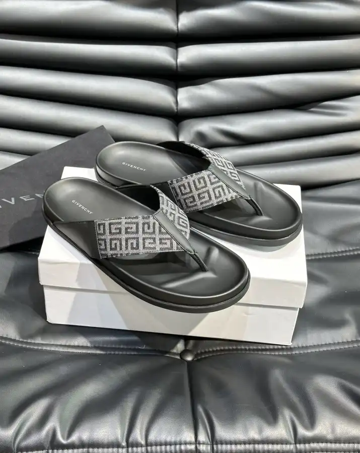 hype Givenchy Slippers