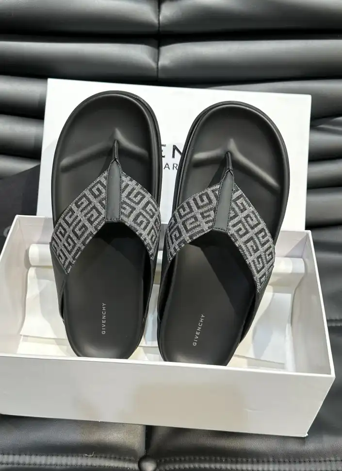 hype Givenchy Slippers