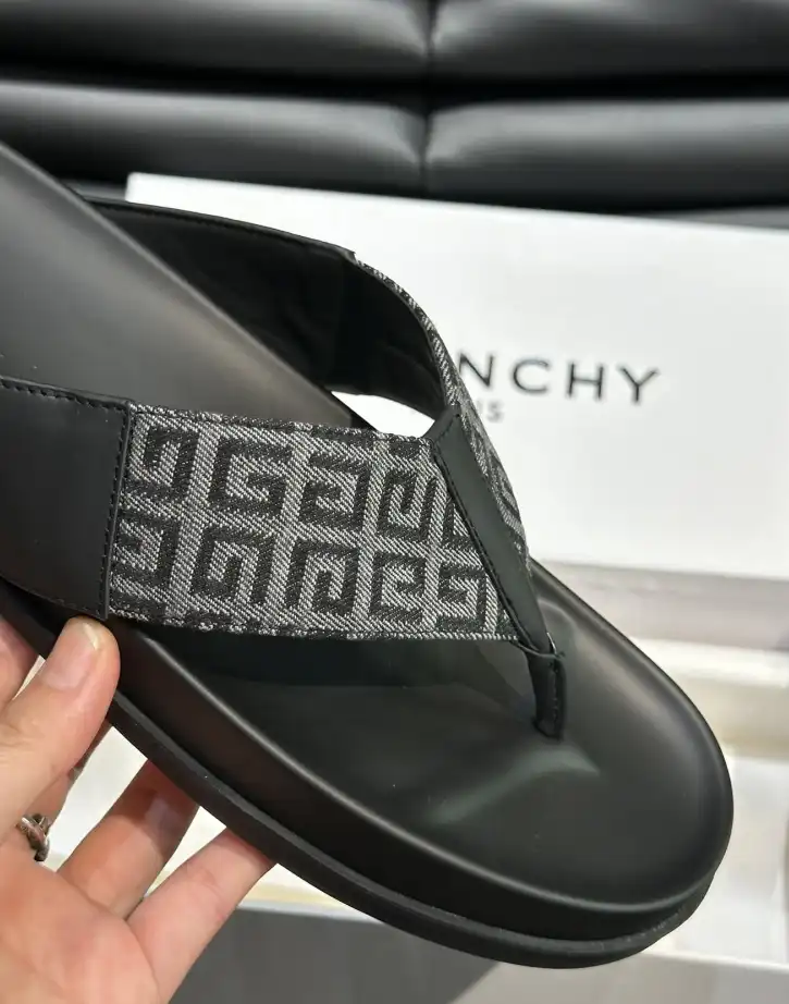 hype Givenchy Slippers