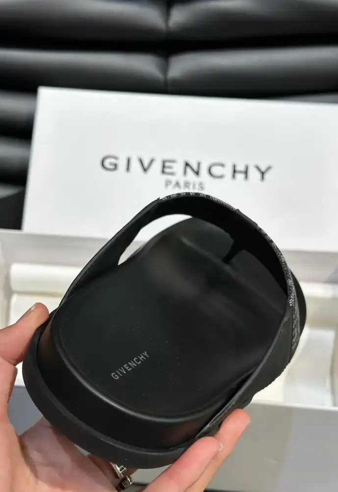 hype Givenchy Slippers