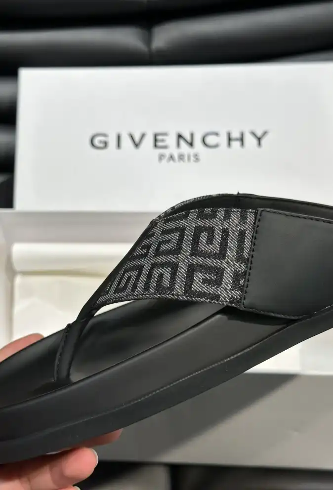 hype Givenchy Slippers