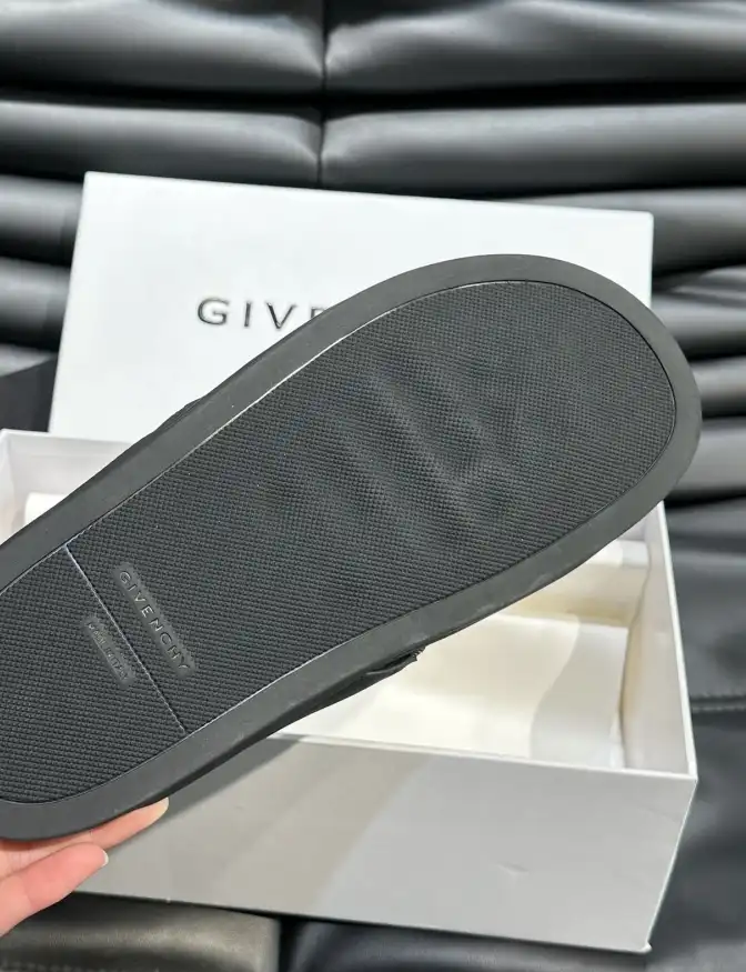 hype Givenchy Slippers