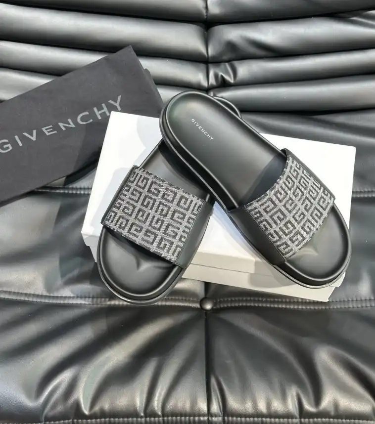 hype Givenchy Slippers