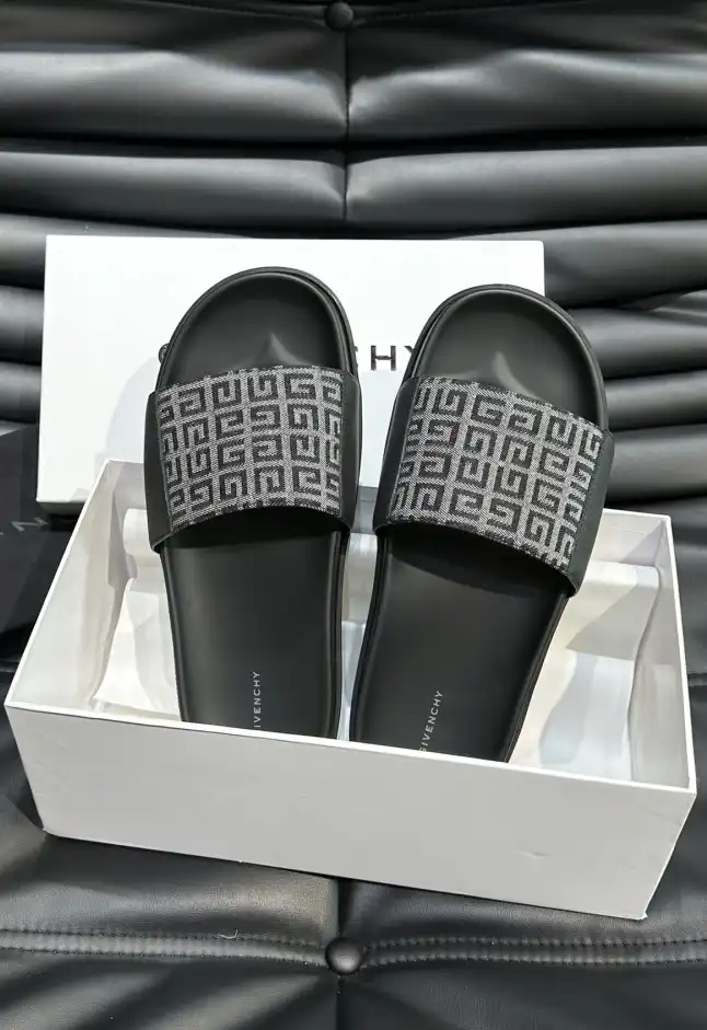 hype Givenchy Slippers