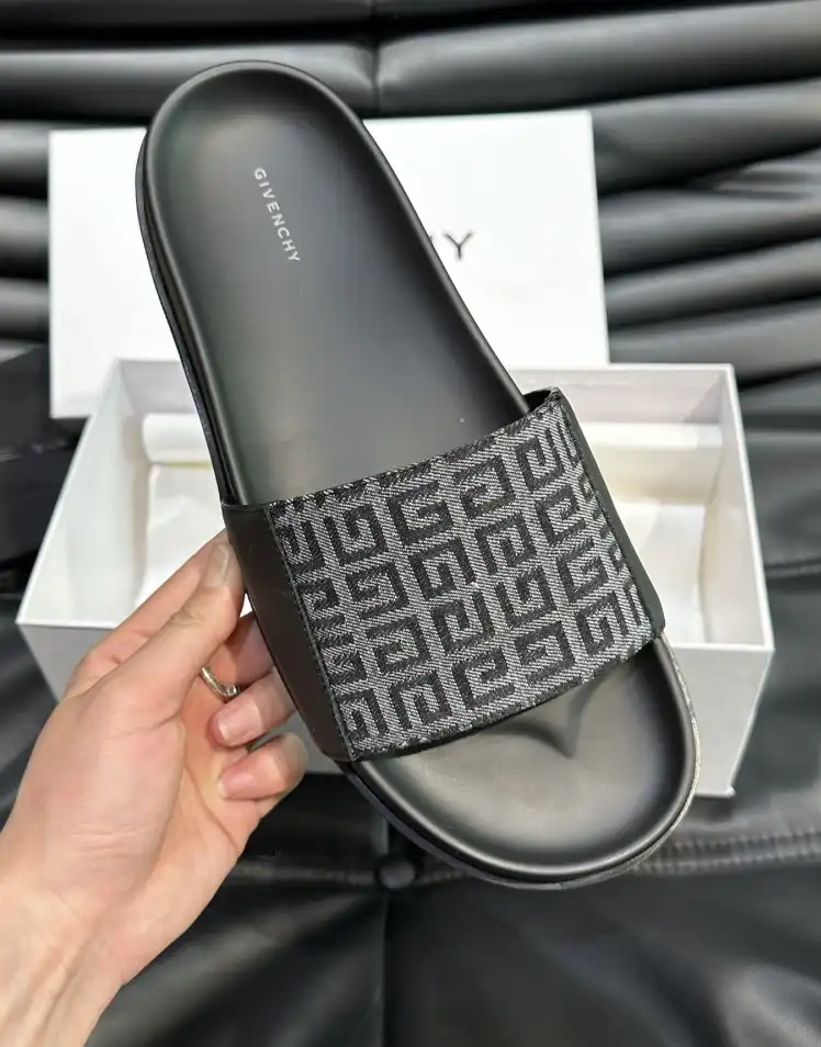 hype Givenchy Slippers