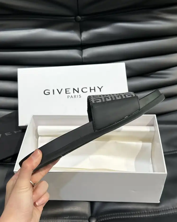 hype Givenchy Slippers