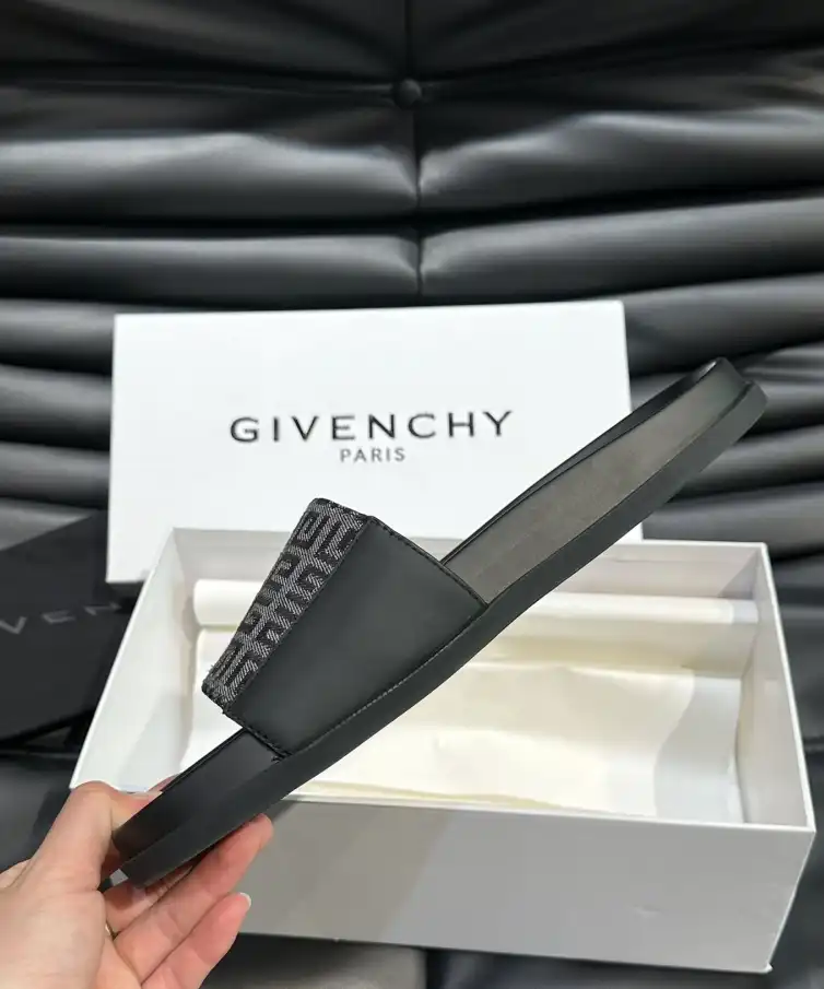 hype Givenchy Slippers