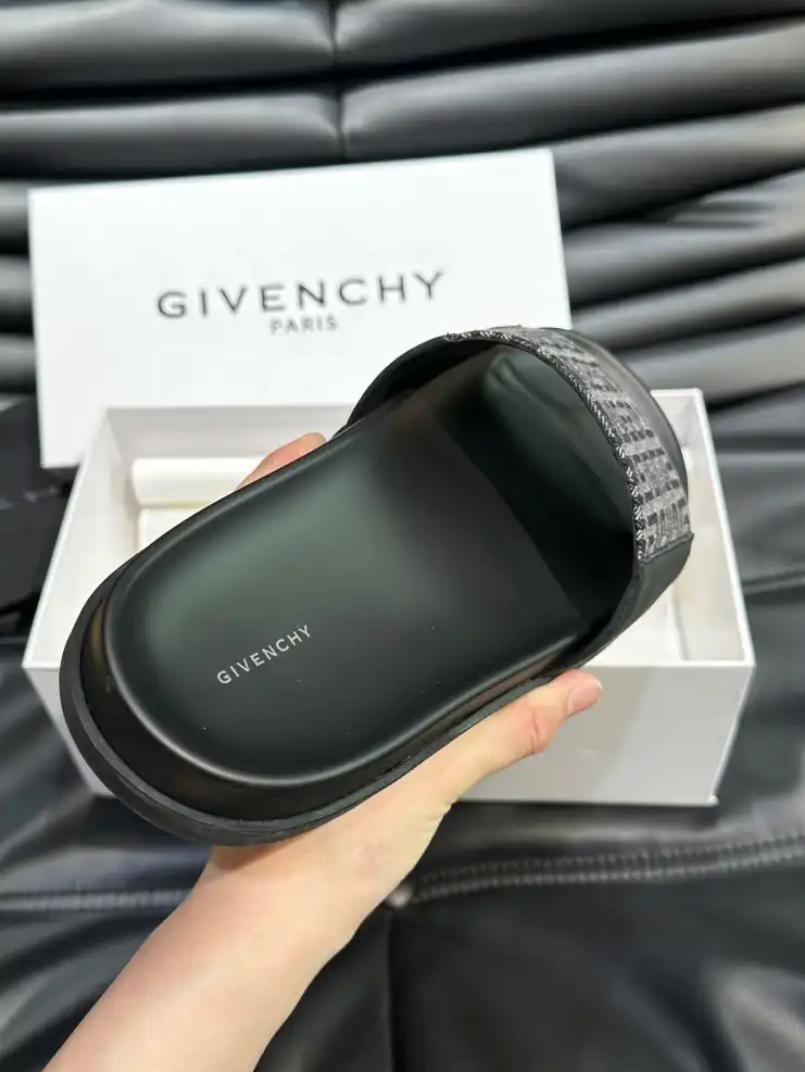 hype Givenchy Slippers