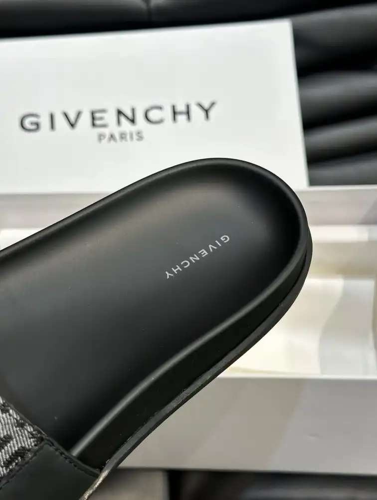 hype Givenchy Slippers