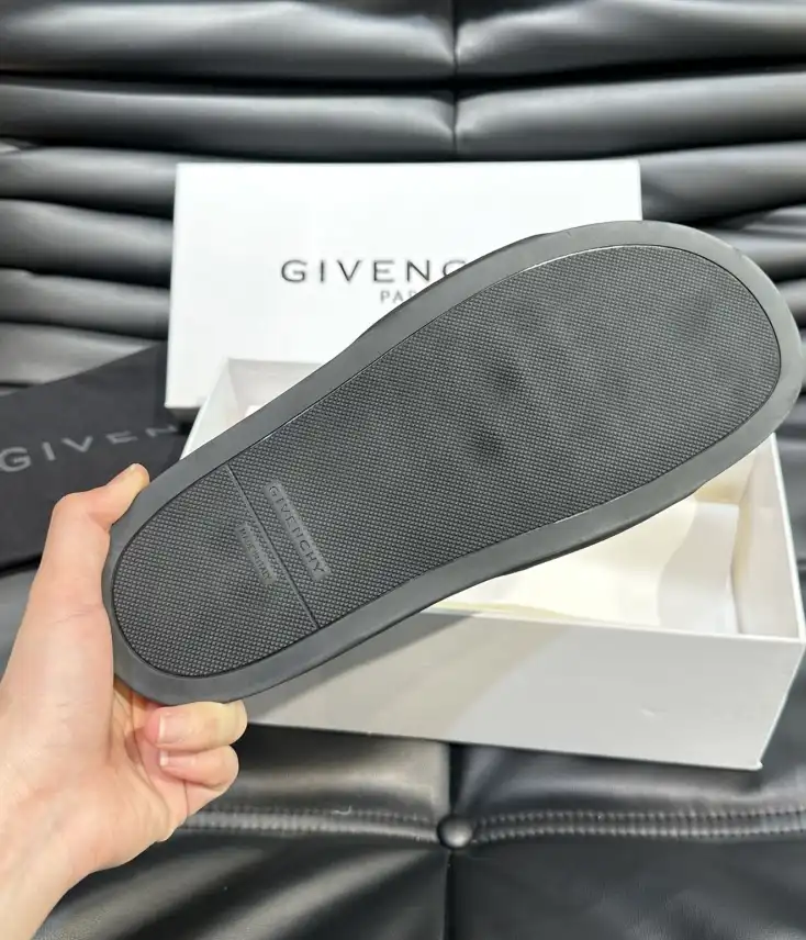 hype Givenchy Slippers