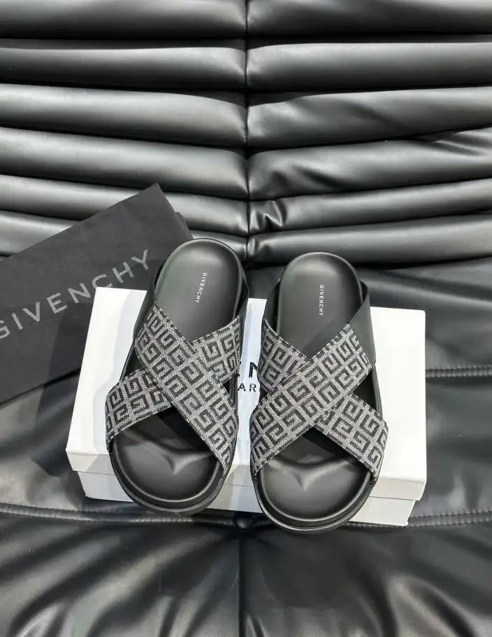 hype Givenchy Slippers