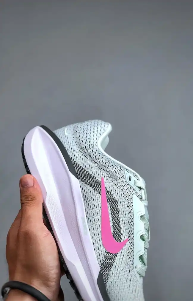 hype Nike Sneakers