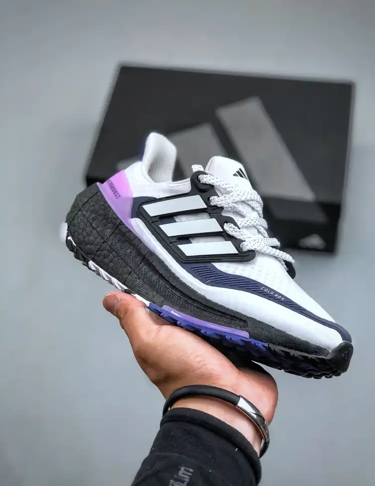 hype Adidas Sneakers