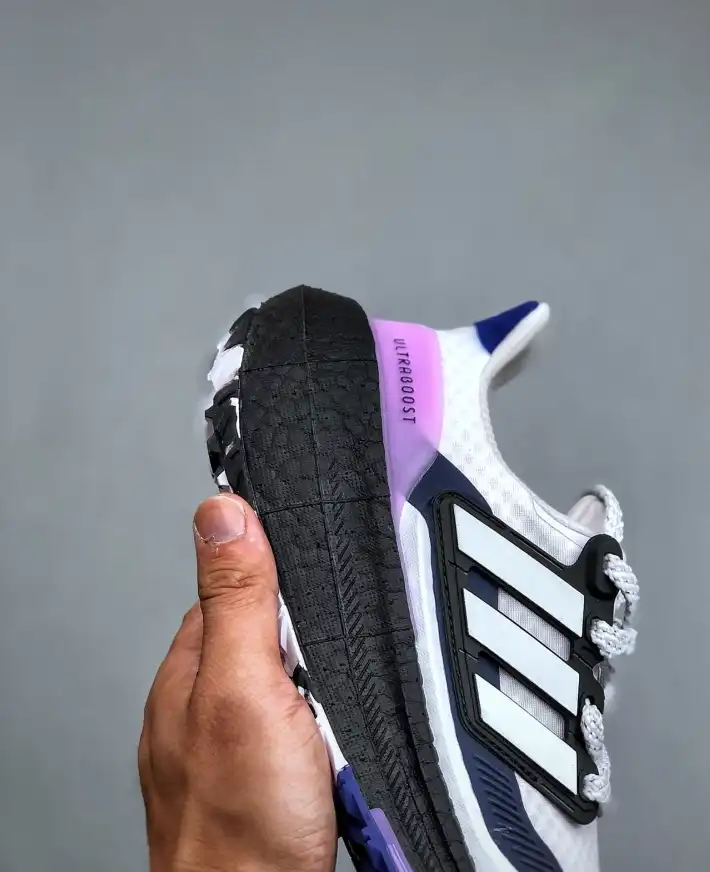 hype Adidas Sneakers