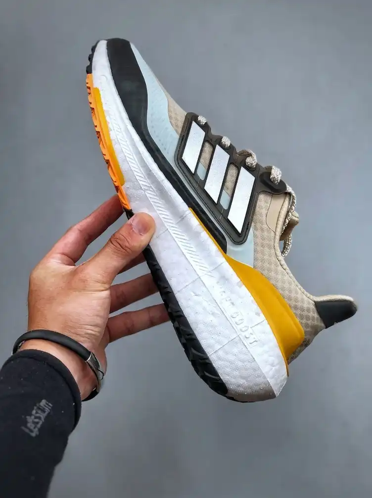 hype Adidas Sneakers