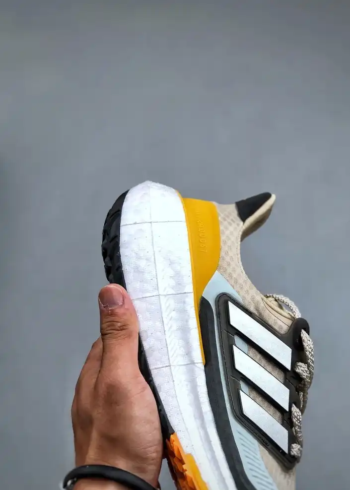 hype Adidas Sneakers