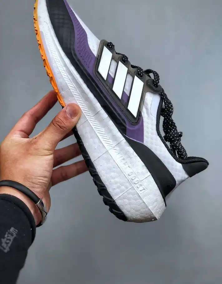 hype Adidas Sneakers