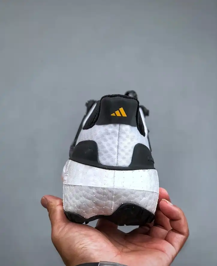 hype Adidas Sneakers