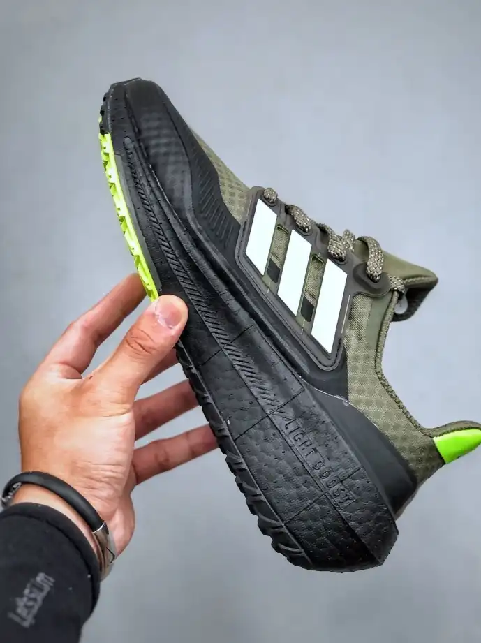 hype Adidas Sneakers