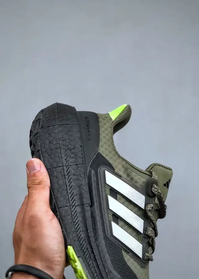 hype Adidas Sneakers