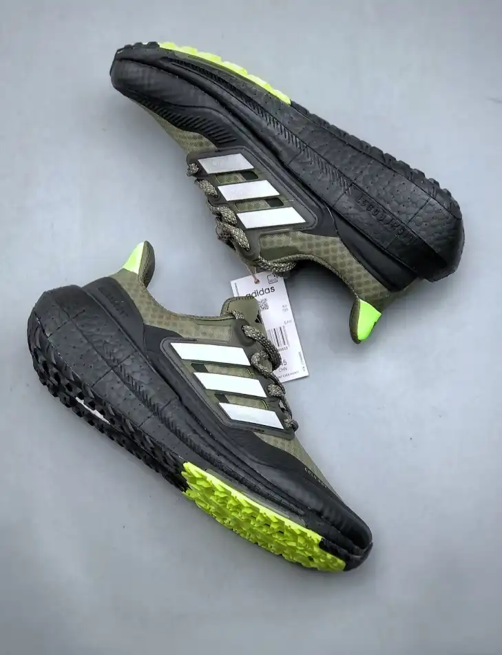 hype Adidas Sneakers