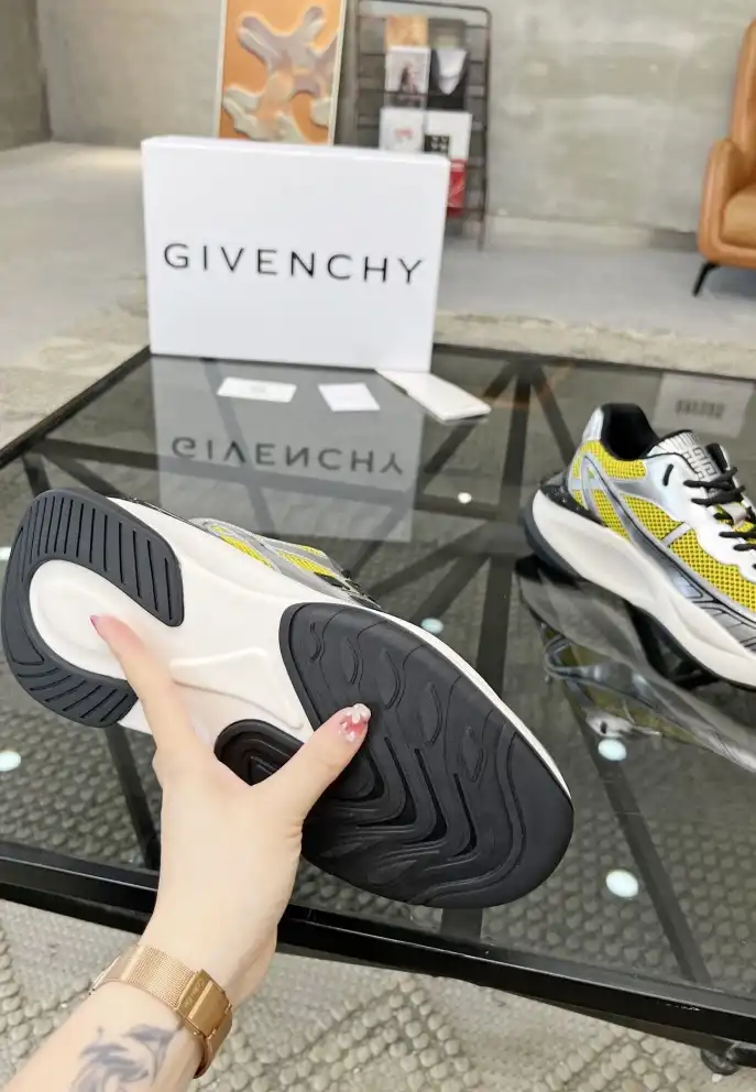 hype Givenchy Sneakers