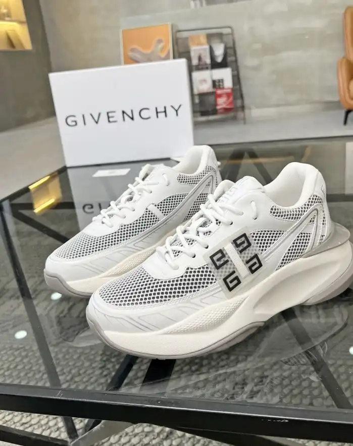 hype Givenchy Sneakers