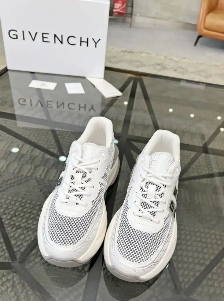 hype Givenchy Sneakers