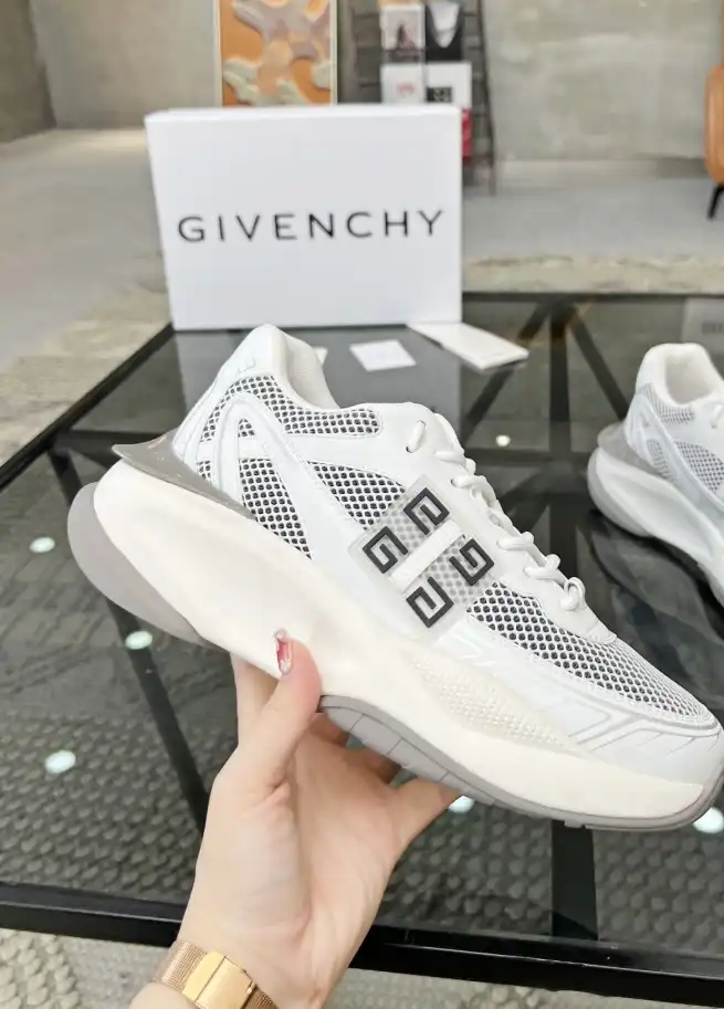 hype Givenchy Sneakers