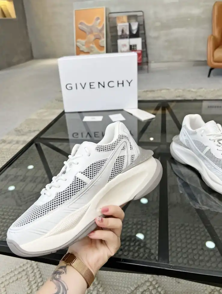 hype Givenchy Sneakers